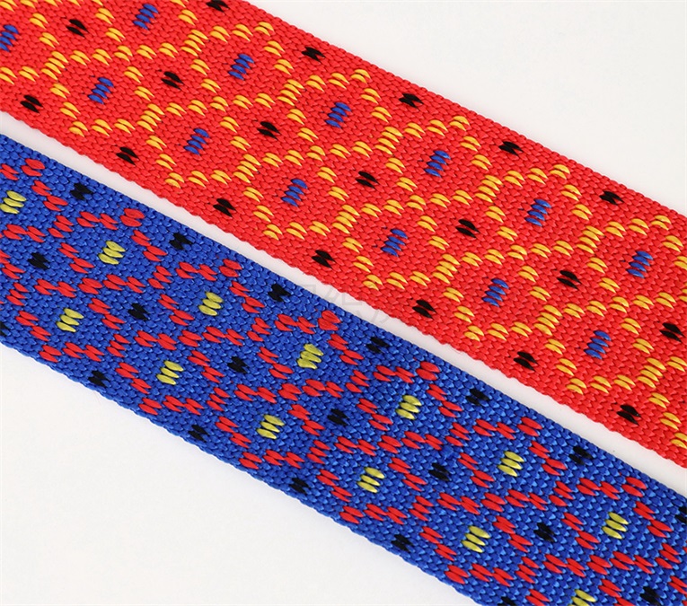 ���]����-���