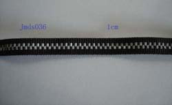 ���]����